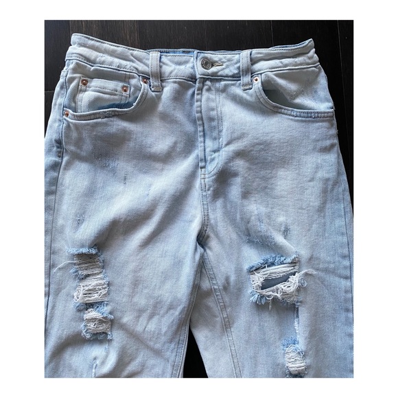 Distressed denim - Picture 2 of 7